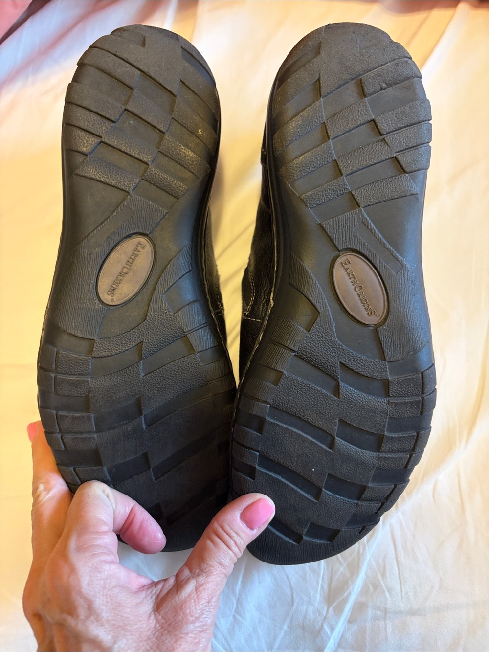 Earth Origins Black Leather Slip-On Women's Dress Shoes - Picture 5 of 7